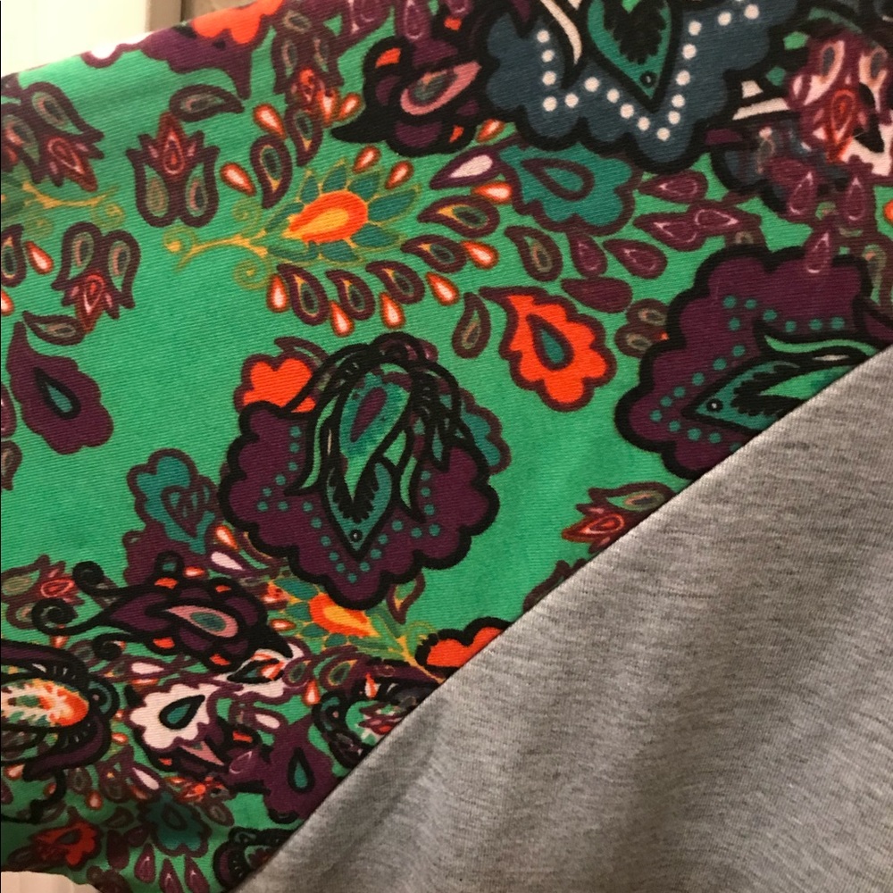 SOLD!!! Lularoe Large Grey Randy - Picture 2 of 3